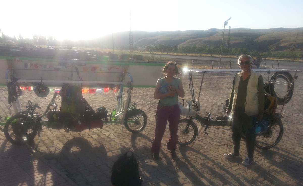 Here you can see our two trike setups side by side, us with much more optimized solar collection, Ching with a battery charger in his bag ;-)